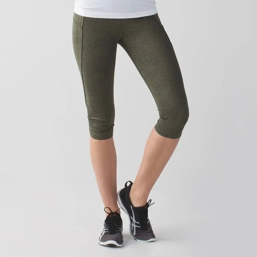 Lululemon Run: Top Speed Crop Dottie Dash Fatigue Green Black / Black - Size: 4